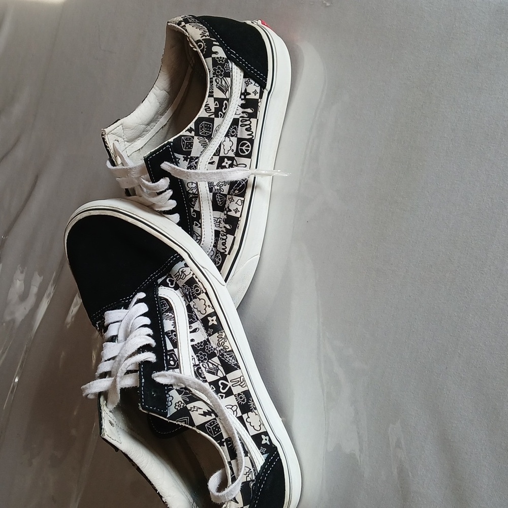 Vans Size 10.5 Man Women 12 Black and White Graphic Vans - Picture 3 of 6